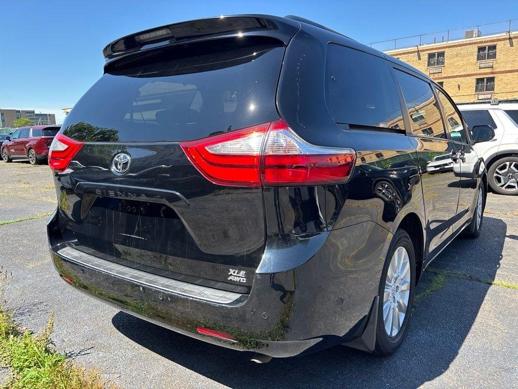 Toyota Sienna  2016