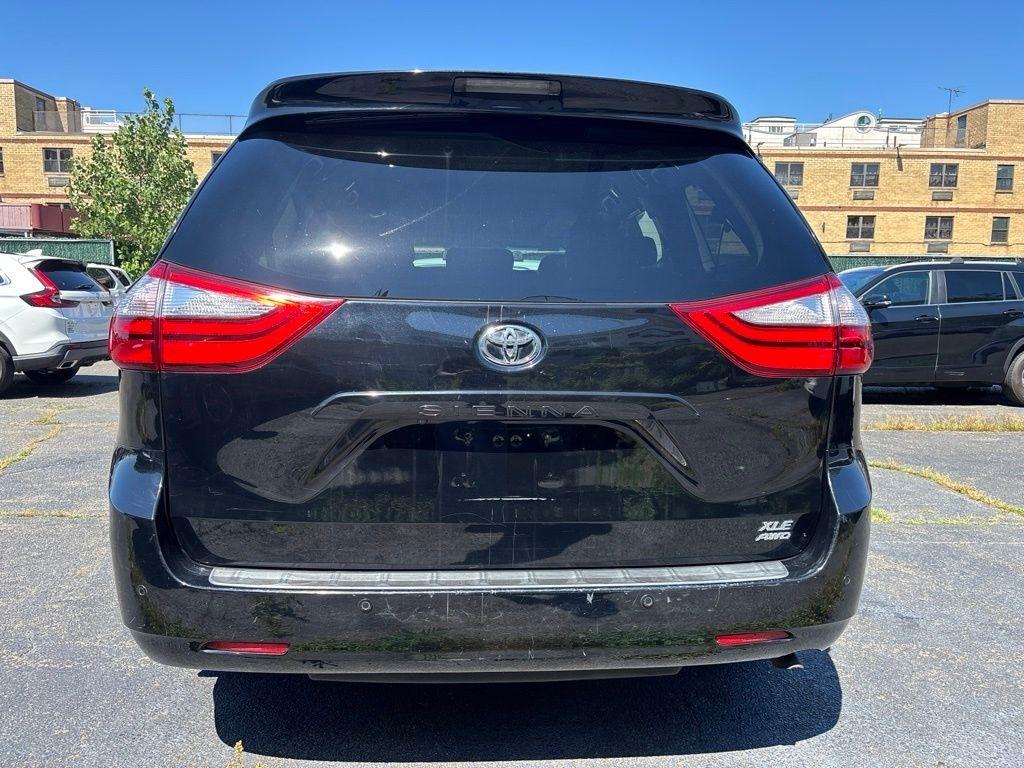 Toyota Sienna  2016