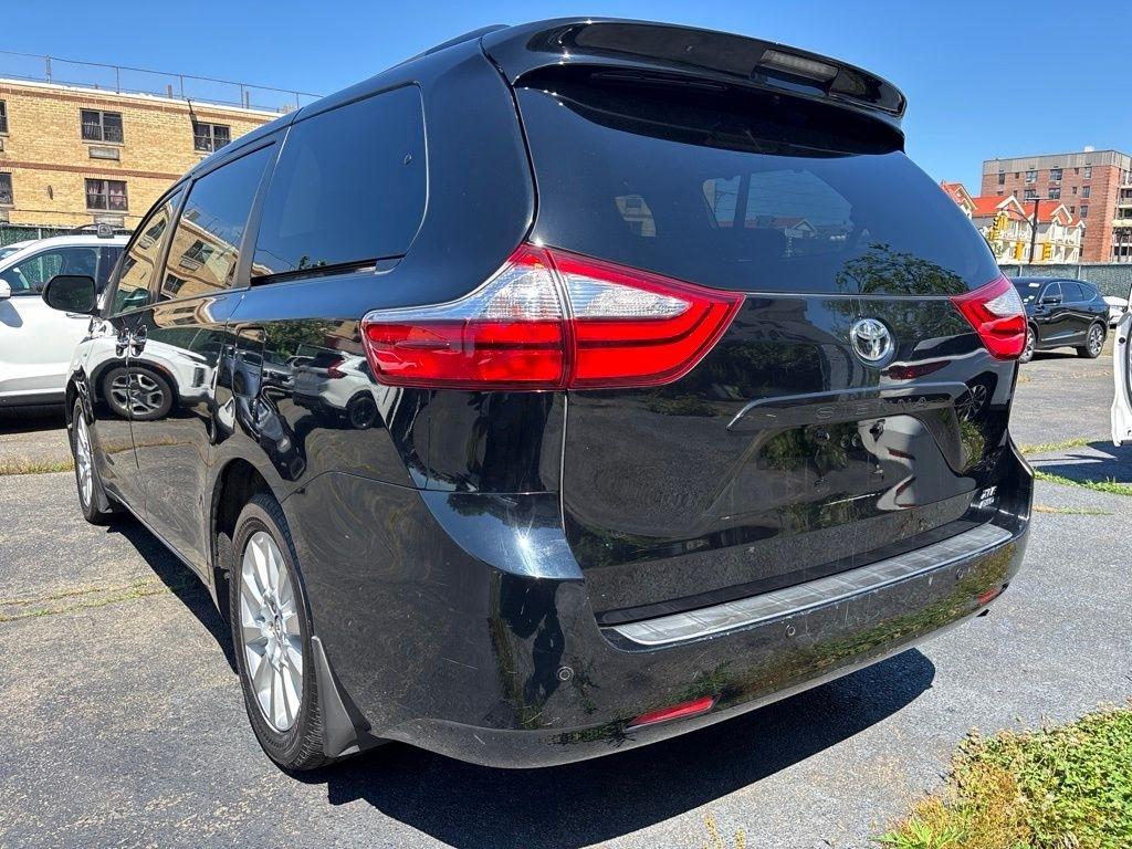 Toyota Sienna  2016