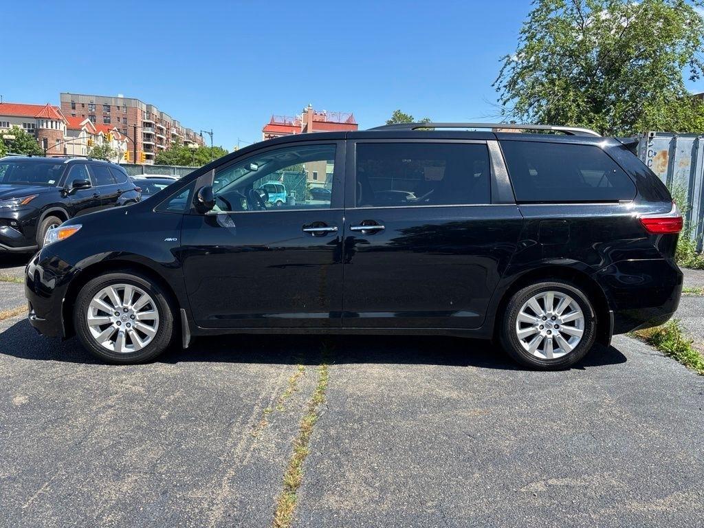 Toyota Sienna  2016