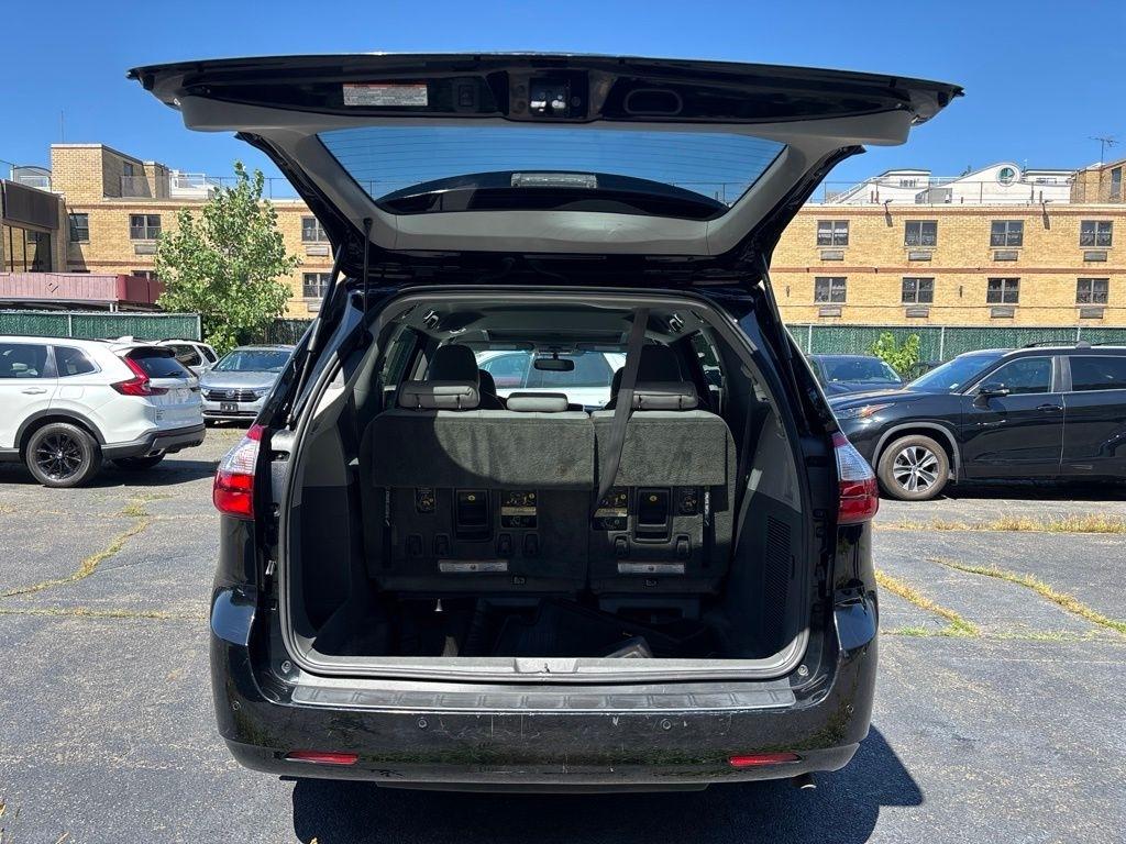 Toyota Sienna  2016