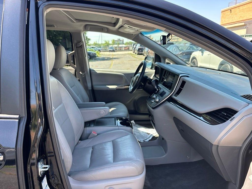 Toyota Sienna  2016