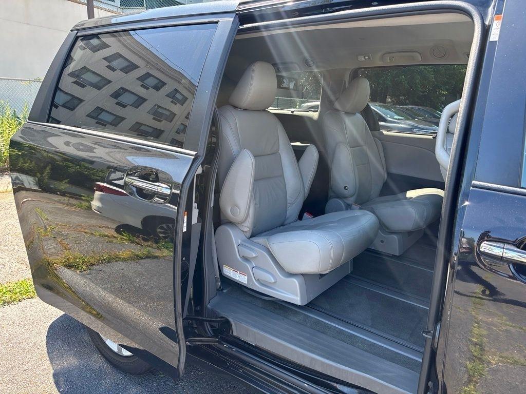 Toyota Sienna  2016