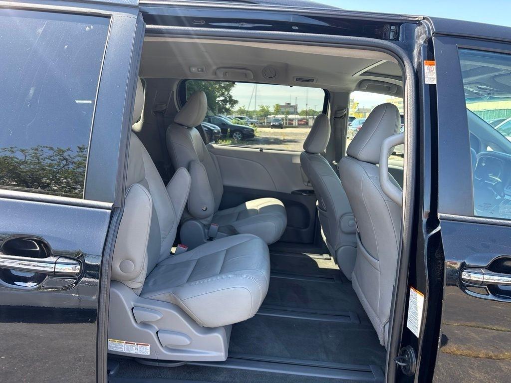Toyota Sienna  2016