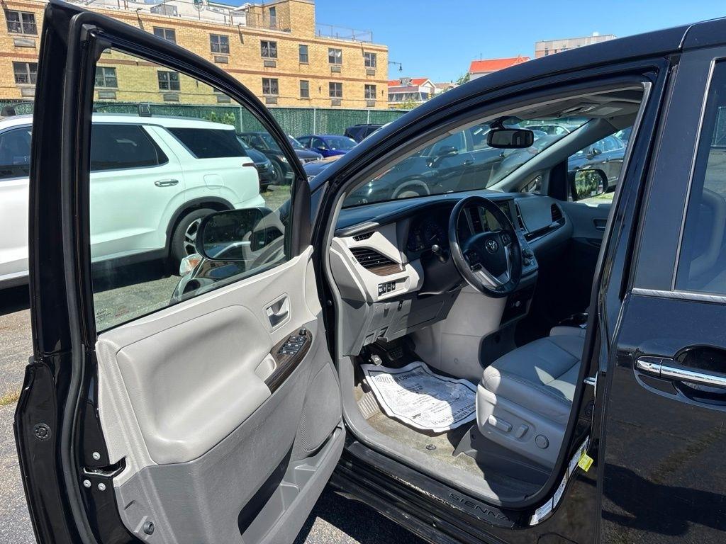 Toyota Sienna  2016