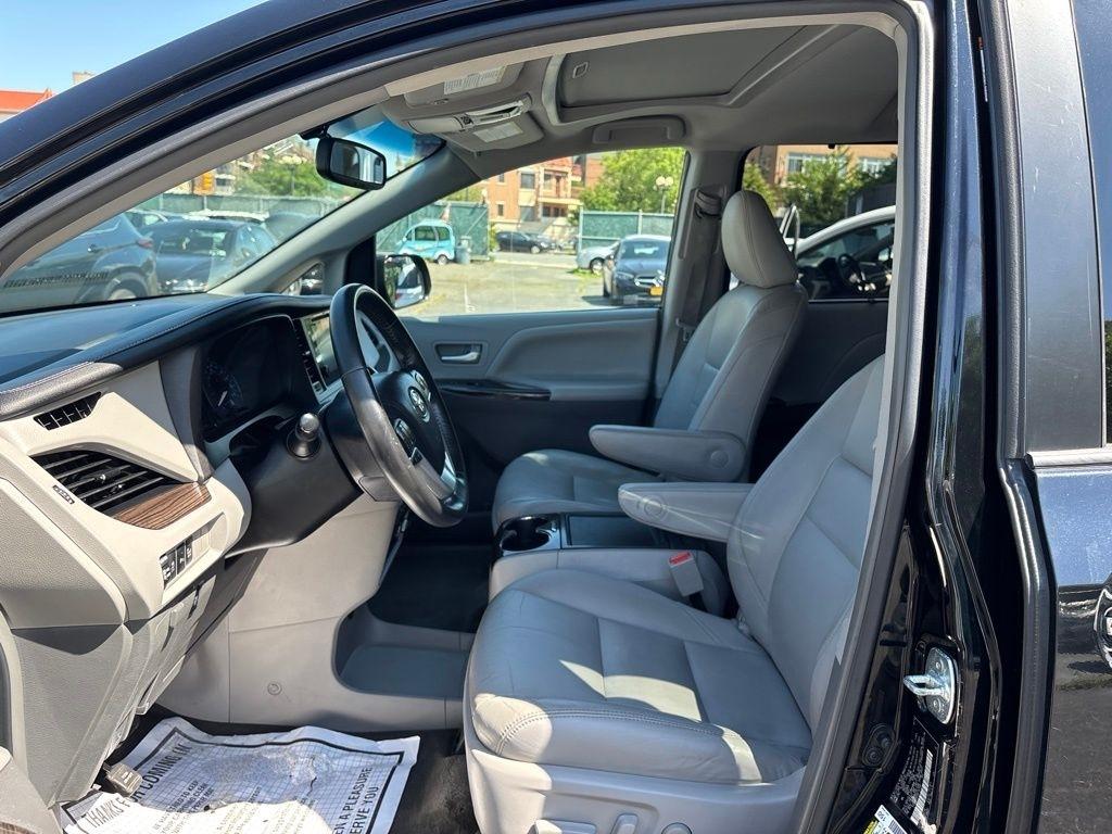 Toyota Sienna  2016