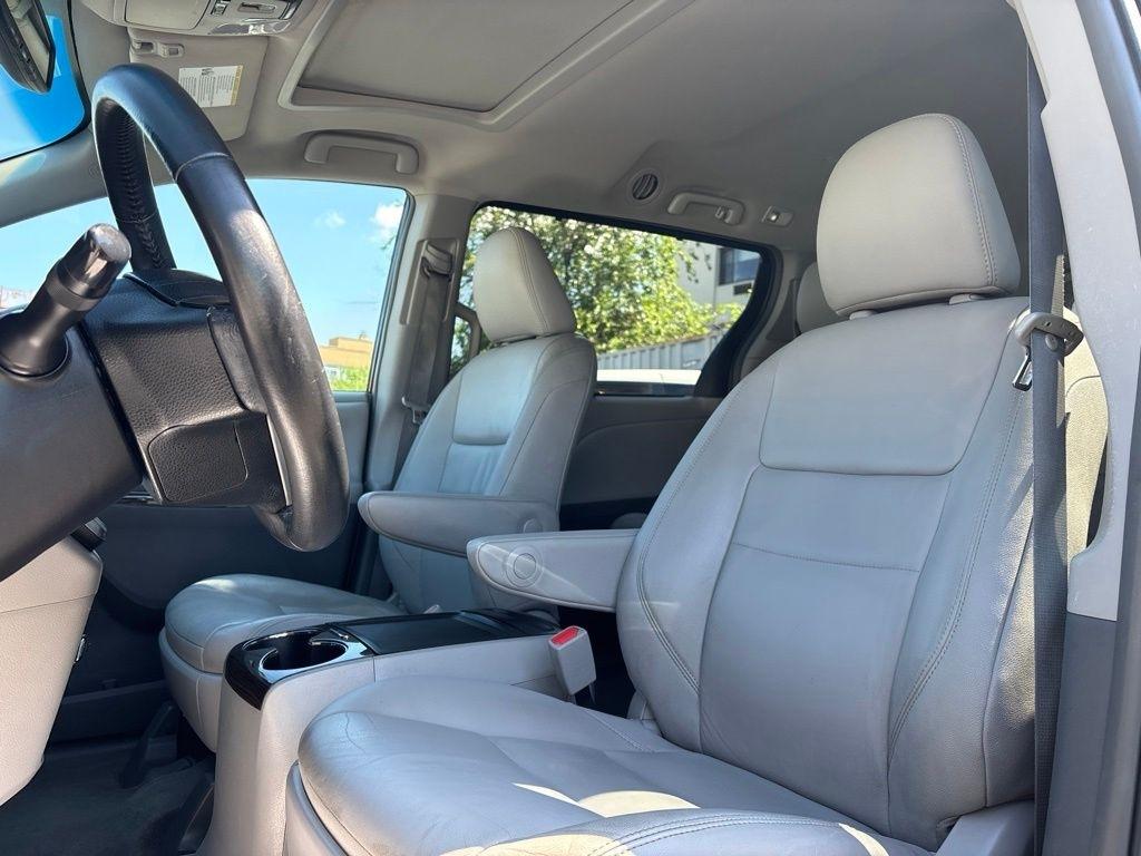 Toyota Sienna  2016