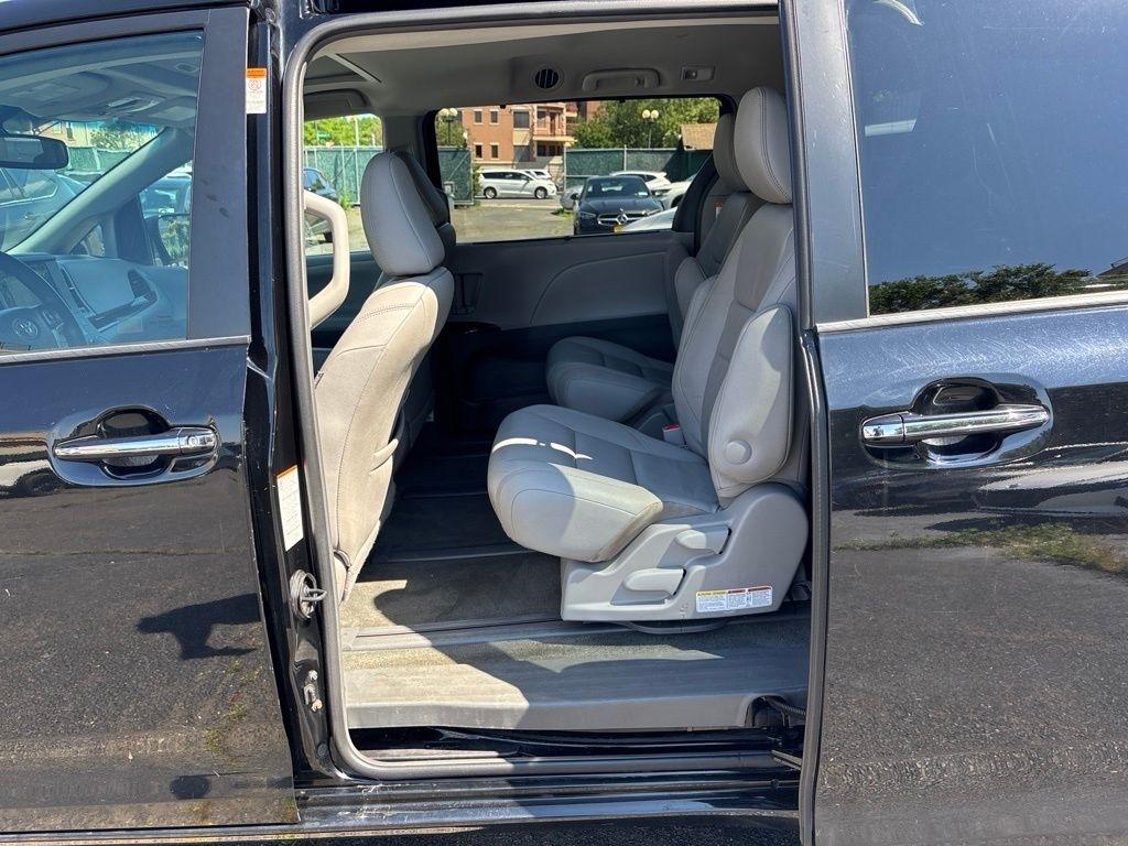 Toyota Sienna  2016