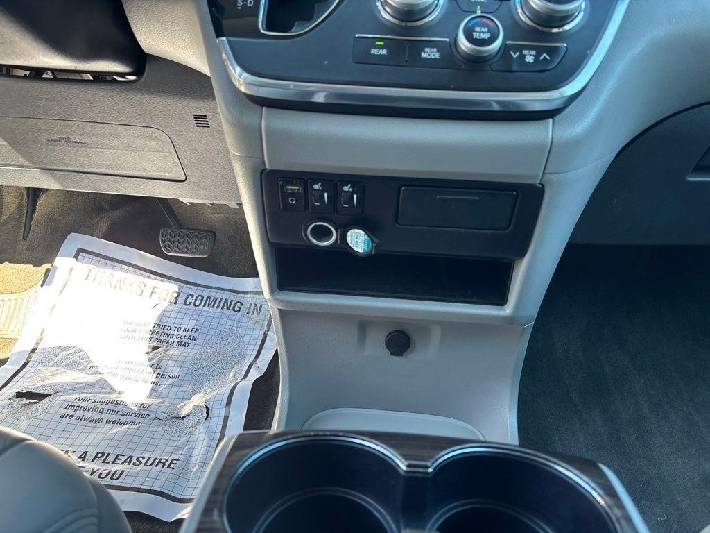 Toyota Sienna  2016