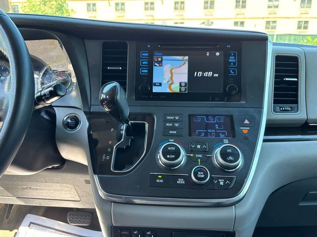 Toyota Sienna  2016