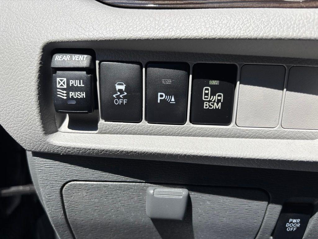 Toyota Sienna  2016