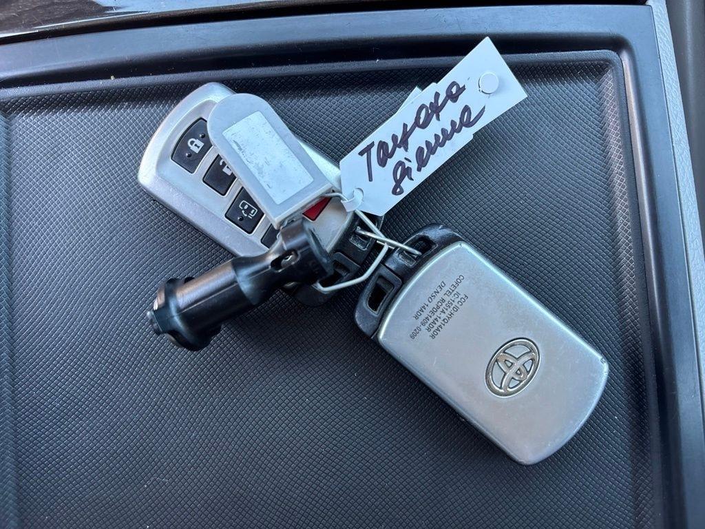 Toyota Sienna  2016
