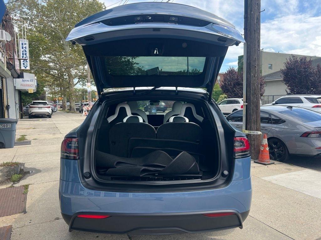 Tesla Model X  2026