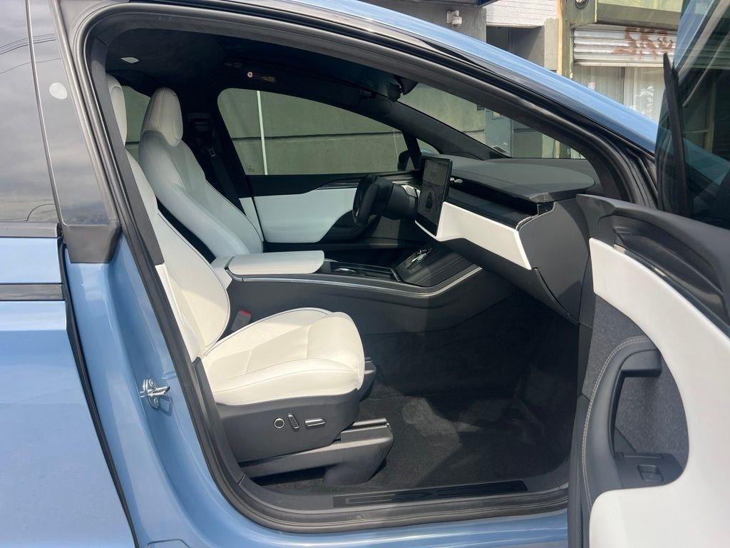 Tesla Model X  2026