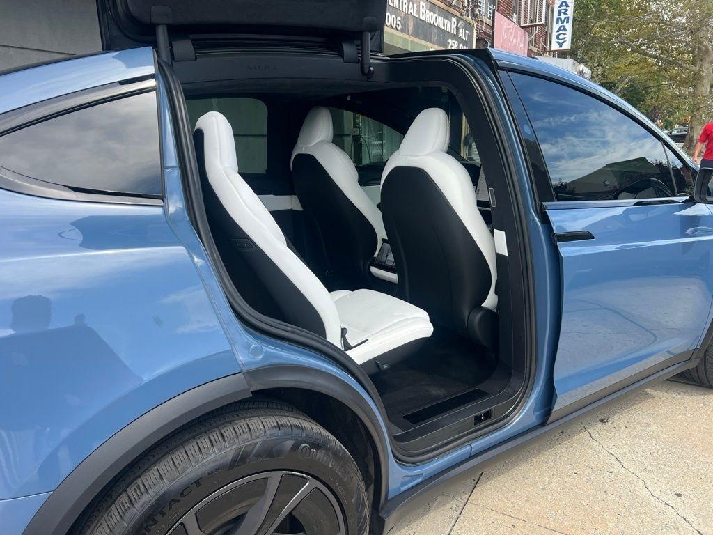 Tesla Model X  2026