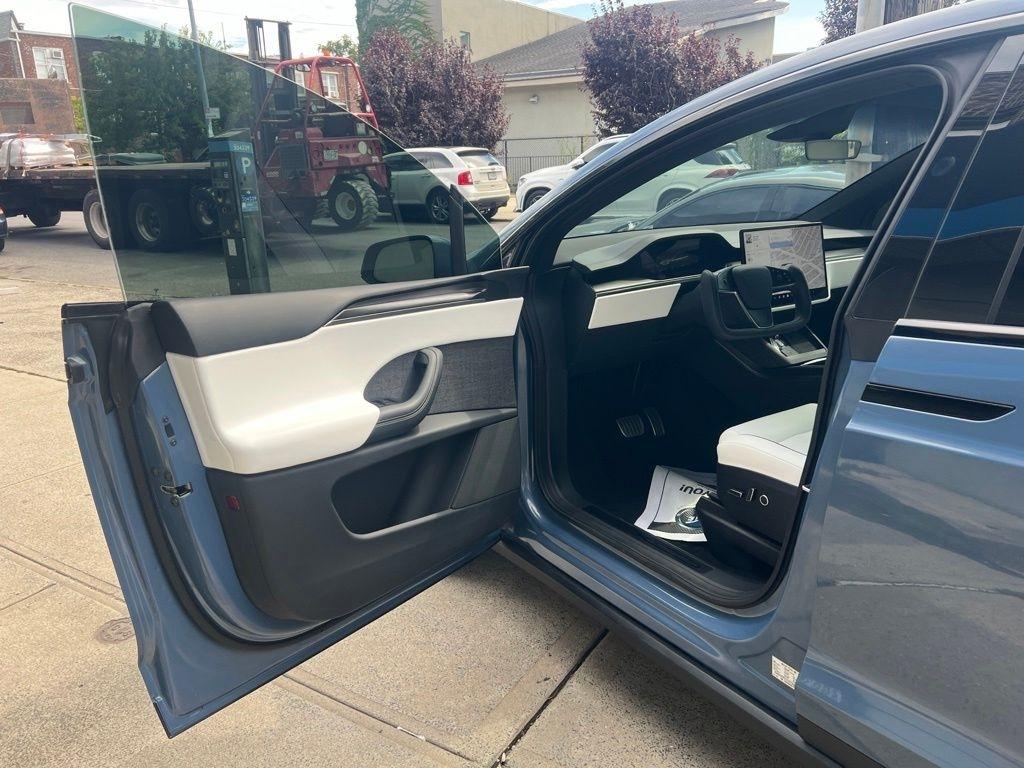 Tesla Model X  2026