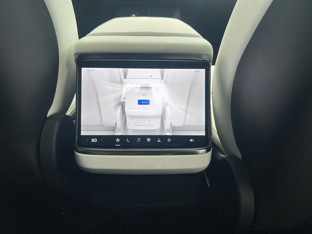 Tesla Model X  2026