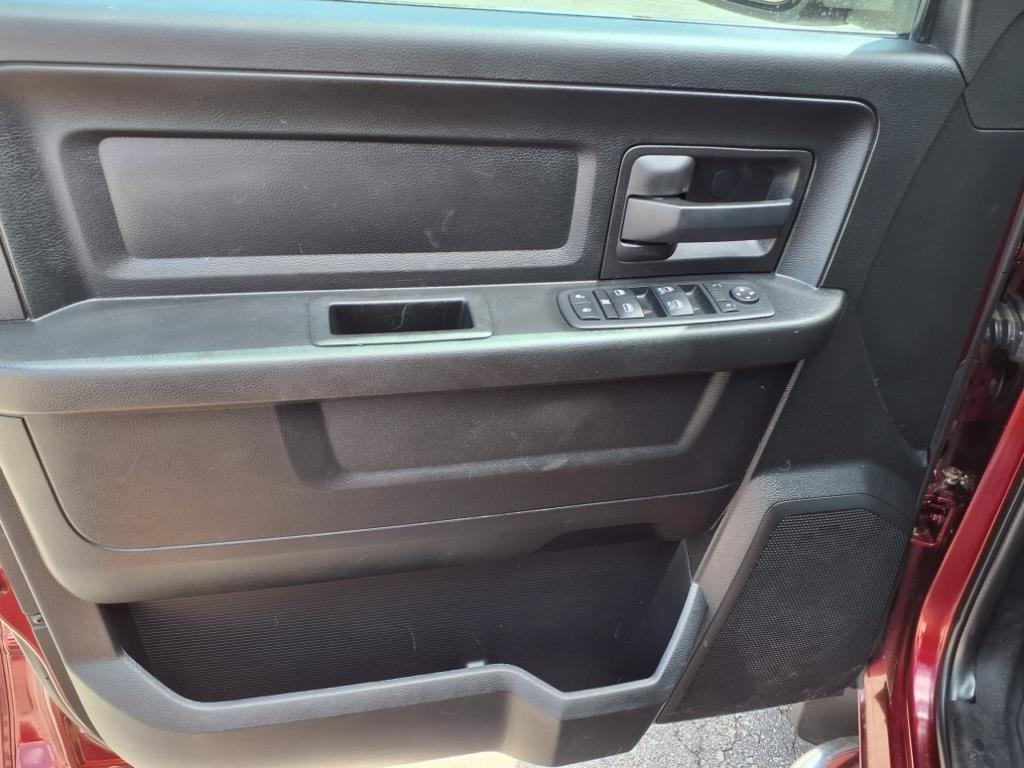 RAM 1500 Classic ST 4x4 Quad Cab 6'4" Box 2019 RAM 1500 Classic ST 4x4 Quad Cab 6'4" Box 2019