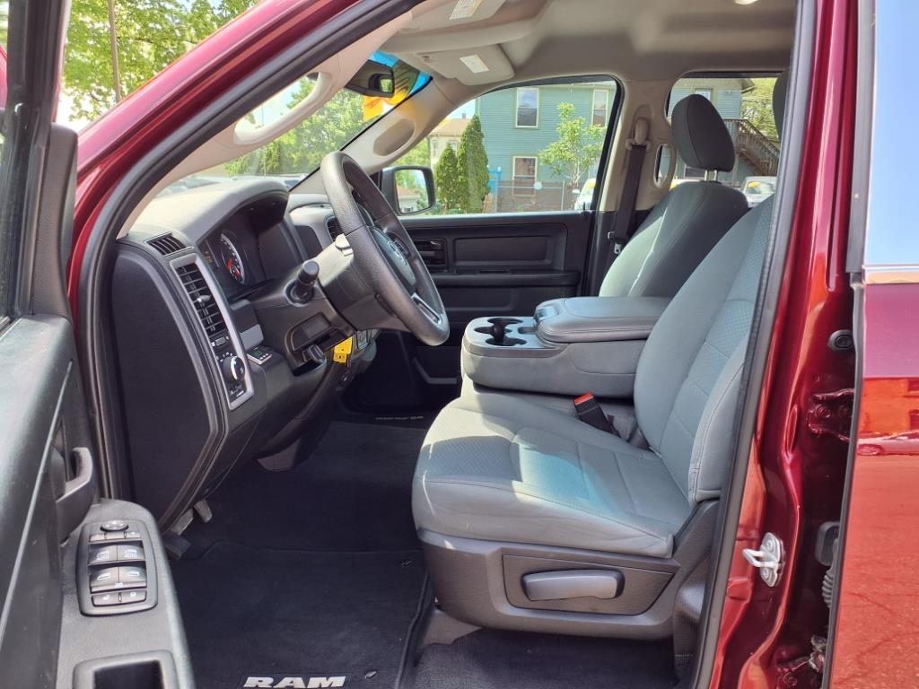 RAM 1500 Classic ST 4x4 Quad Cab 6'4" Box 2019 RAM 1500 Classic ST 4x4 Quad Cab 6'4" Box 2019