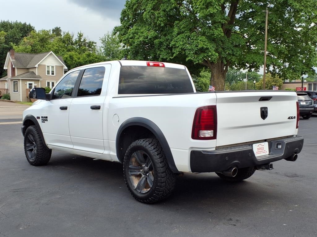 RAM 1500 Classic Warlock 4x4 Crew Cab 5'7" Box 2022 RAM 1500 Classic Warlock 4x4 Crew Cab 5'7" Box 2022