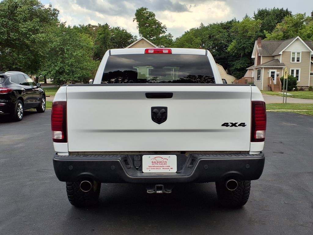 RAM 1500 Classic Warlock 4x4 Crew Cab 5'7" Box 2022 RAM 1500 Classic Warlock 4x4 Crew Cab 5'7" Box 2022
