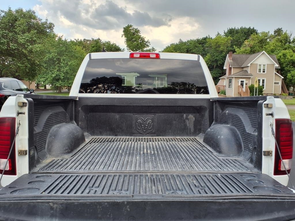RAM 1500 Classic Warlock 4x4 Crew Cab 5'7" Box 2022 RAM 1500 Classic Warlock 4x4 Crew Cab 5'7" Box 2022