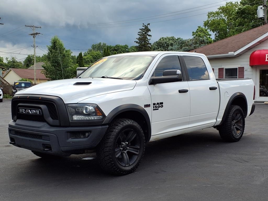 RAM 1500 Classic Warlock 4x4 Crew Cab 5'7" Box 2022 RAM 1500 Classic Warlock 4x4 Crew Cab 5'7" Box 2022