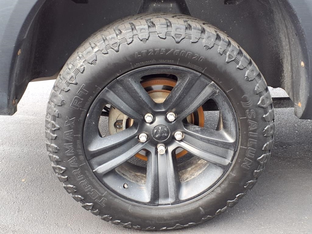 RAM 1500 Classic Warlock 4x4 Crew Cab 5'7" Box 2022 RAM 1500 Classic Warlock 4x4 Crew Cab 5'7" Box 2022