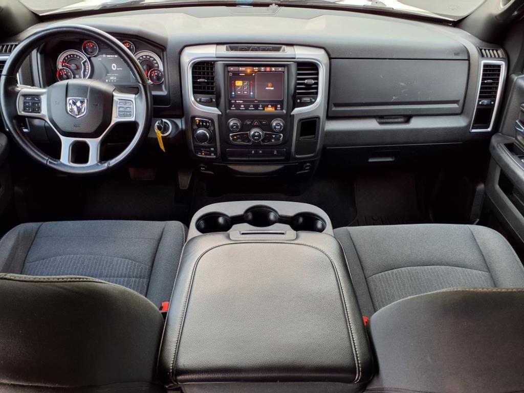 RAM 1500 Classic Warlock 4x4 Crew Cab 5'7" Box 2022 RAM 1500 Classic Warlock 4x4 Crew Cab 5'7" Box 2022