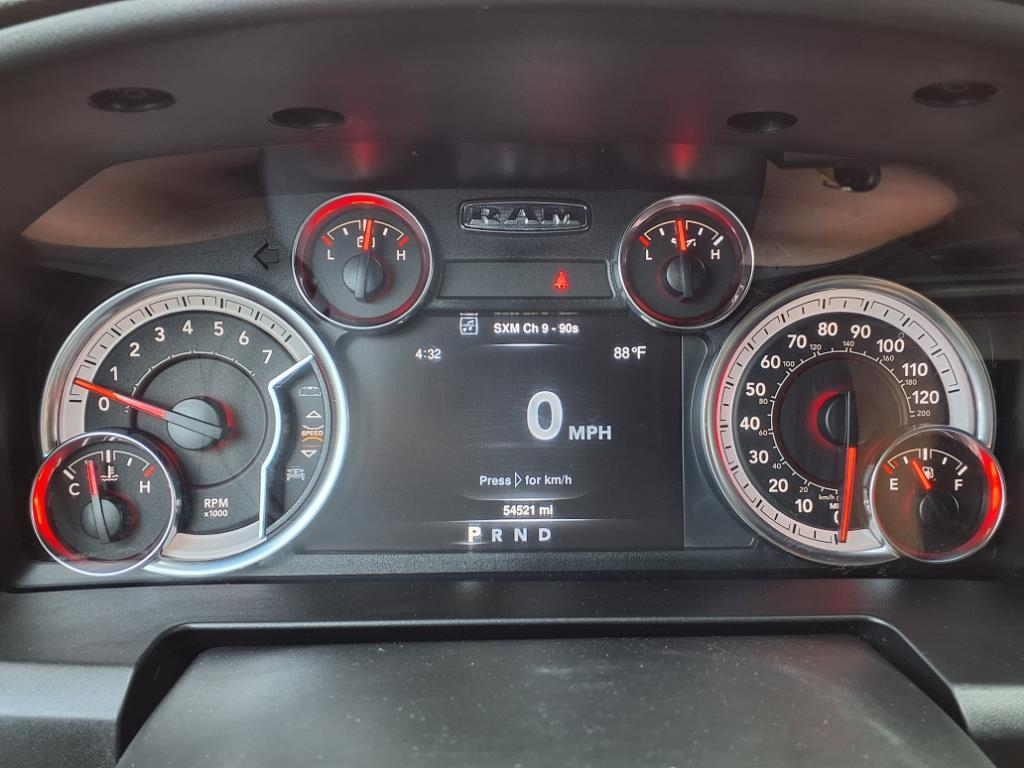 RAM 1500 Classic Warlock 4x4 Crew Cab 5'7" Box 2022 RAM 1500 Classic Warlock 4x4 Crew Cab 5'7" Box 2022