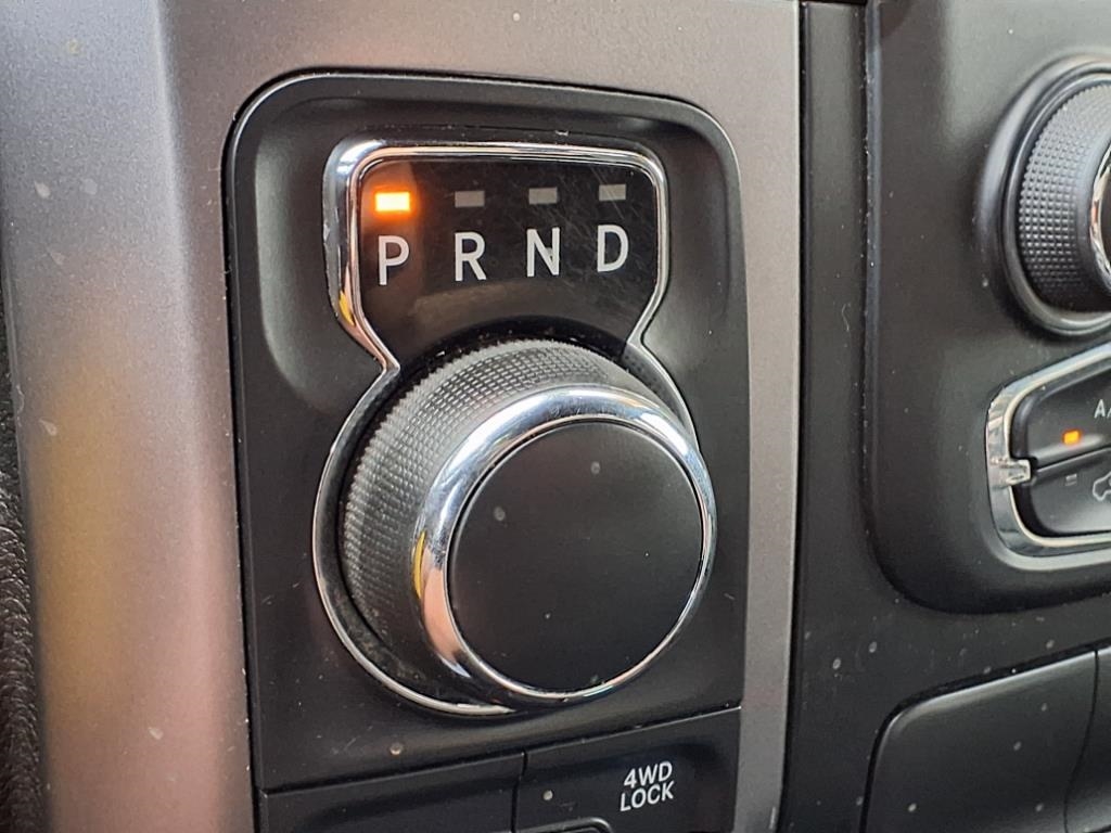 RAM 1500 Classic Warlock 4x4 Crew Cab 5'7" Box 2022 RAM 1500 Classic Warlock 4x4 Crew Cab 5'7" Box 2022