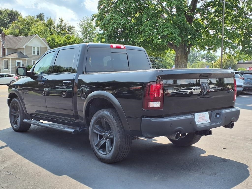 RAM 1500 Classic Warlock 4x4 Crew Cab 5'7" Box 2022 RAM 1500 Classic Warlock 4x4 Crew Cab 5'7" Box 2022