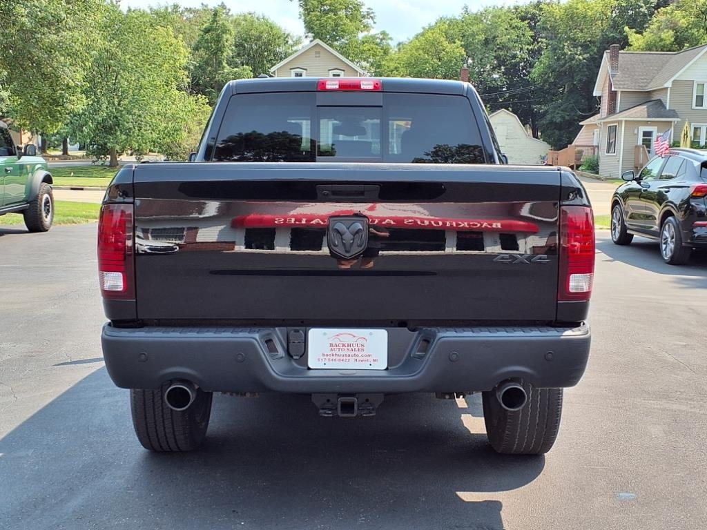 RAM 1500 Classic Warlock 4x4 Crew Cab 5'7" Box 2022 RAM 1500 Classic Warlock 4x4 Crew Cab 5'7" Box 2022