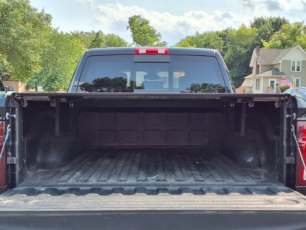 RAM 1500 Classic Warlock 4x4 Crew Cab 5'7" Box 2022 RAM 1500 Classic Warlock 4x4 Crew Cab 5'7" Box 2022
