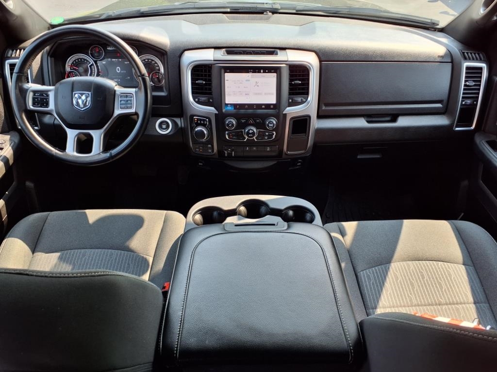 RAM 1500 Classic Warlock 4x4 Crew Cab 5'7" Box 2022 RAM 1500 Classic Warlock 4x4 Crew Cab 5'7" Box 2022