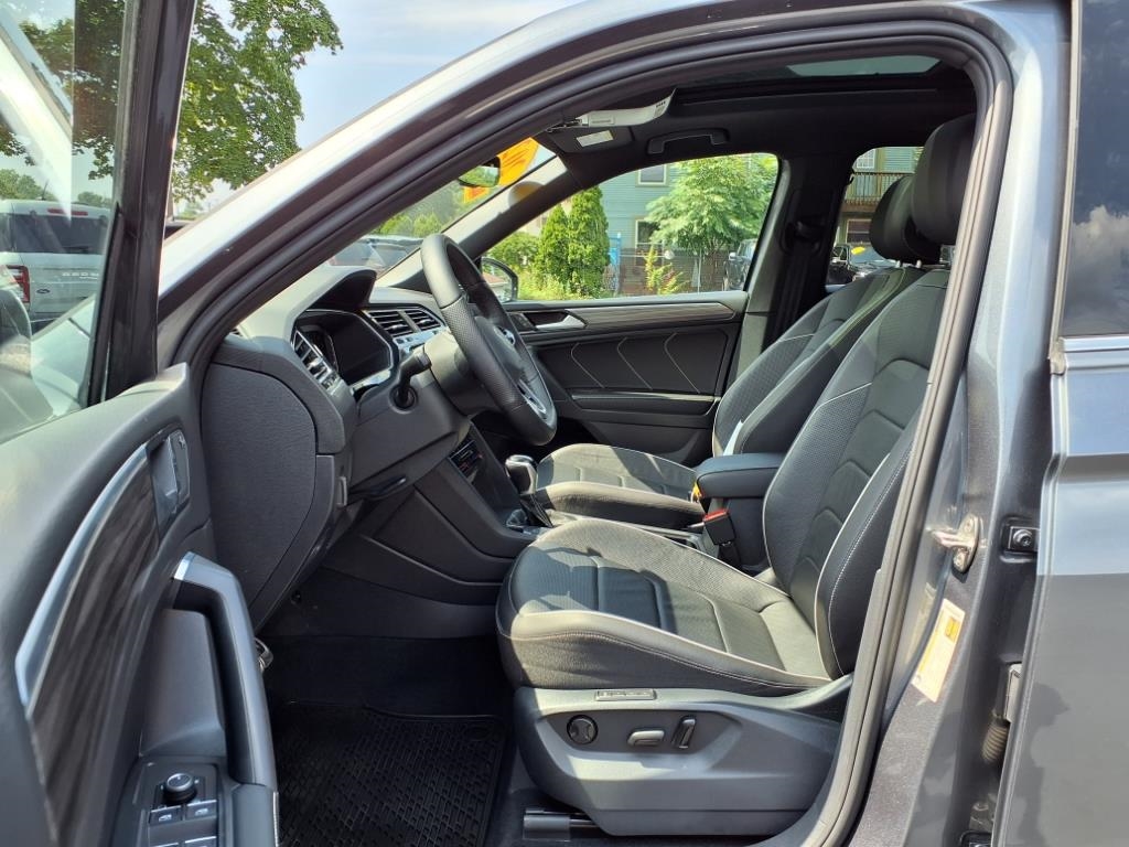 Volkswagen Tiguan 2.0T SEL R-Line 4MOTION 2022 Volkswagen Tiguan 2.0T SEL R-Line 4MOTION 2022