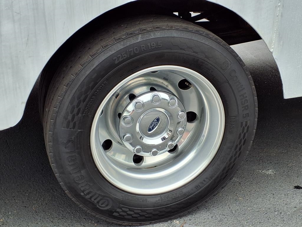 Ford Super Duty F-450 DRW Lariat 4WD Crew Cab 203" WB 84" CA 2024