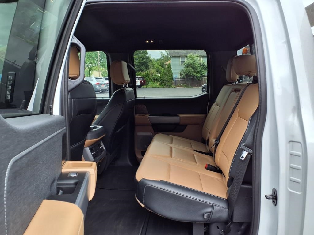 Ford Super Duty F-450 DRW Lariat 4WD Crew Cab 203" WB 84" CA 2024