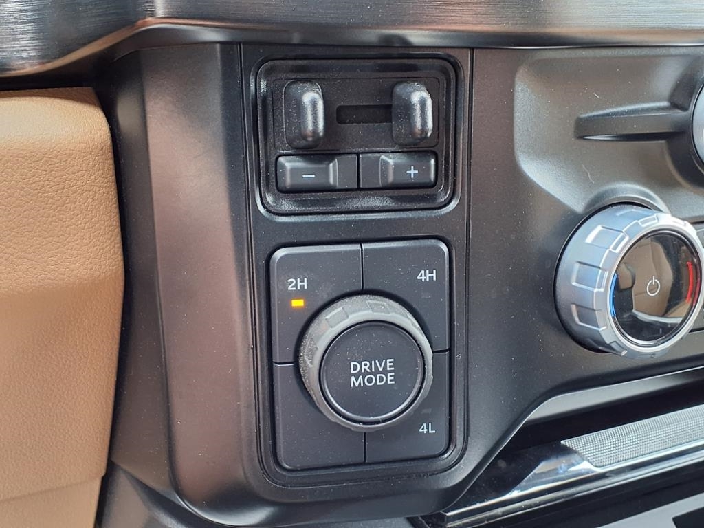 Ford Super Duty F-450 DRW Lariat 4WD Crew Cab 203" WB 84" CA 2024