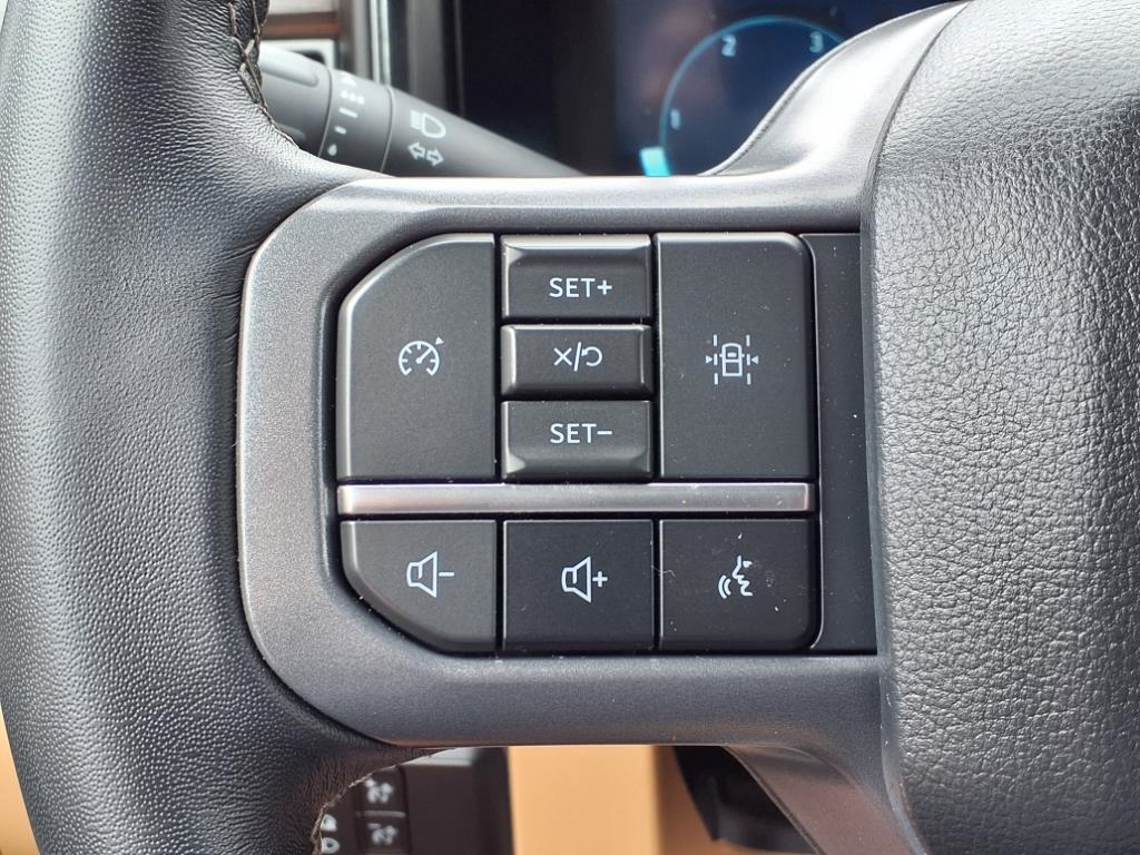 Ford Super Duty F-450 DRW Lariat 4WD Crew Cab 203" WB 84" CA 2024