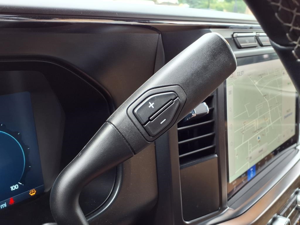 Ford Super Duty F-450 DRW Lariat 4WD Crew Cab 203" WB 84" CA 2024