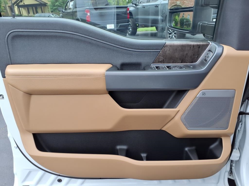 Ford Super Duty F-450 DRW Lariat 4WD Crew Cab 203" WB 84" CA 2024