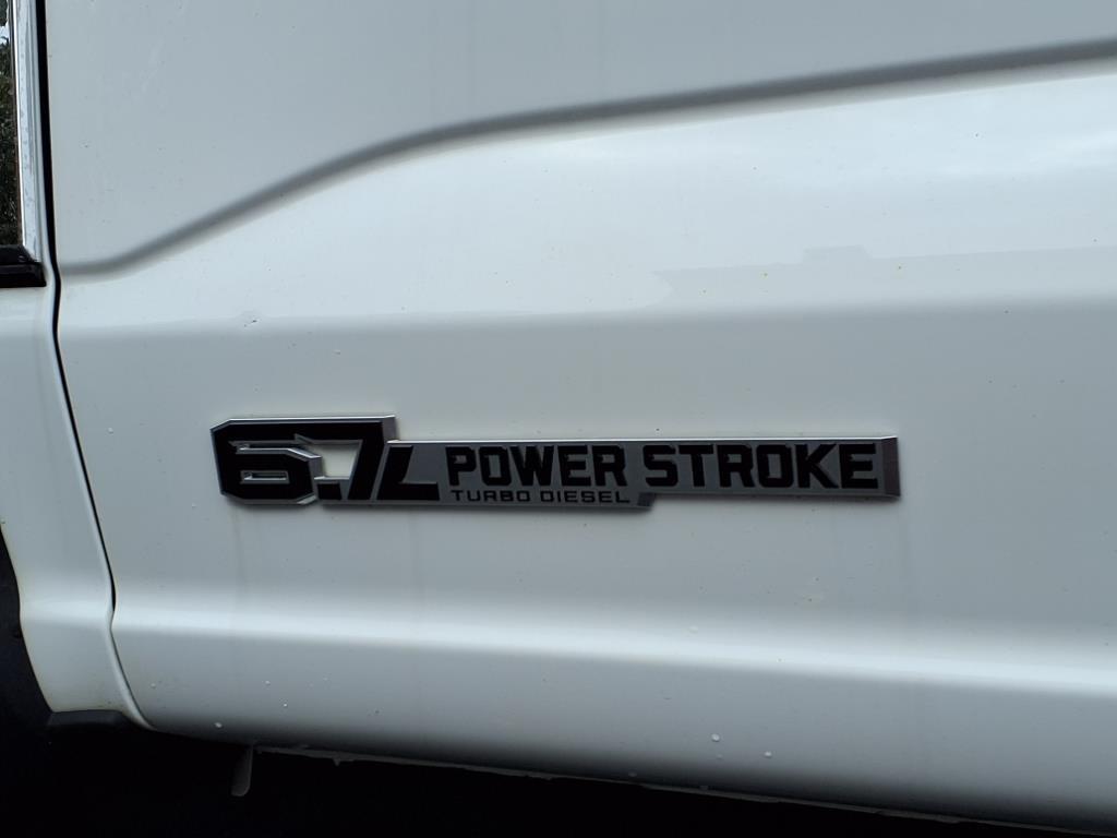 Ford Super Duty F-450 DRW Lariat 4WD Crew Cab 203" WB 84" CA 2024