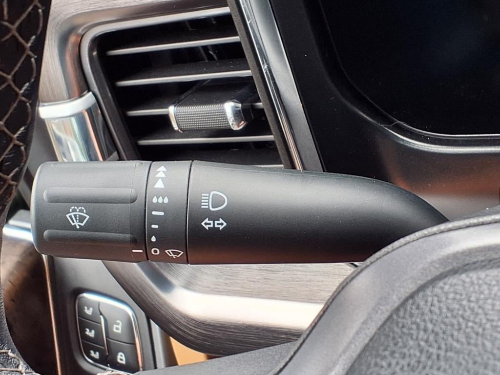 Ford Super Duty F-450 DRW Lariat 4WD Crew Cab 203" WB 84" CA 2024