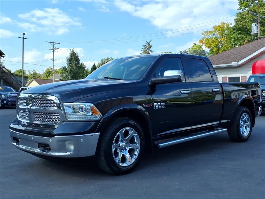 RAM 1500 4WD Crew Cab 149" Laramie 2017 RAM 1500 4WD Crew Cab 149" Laramie 2017