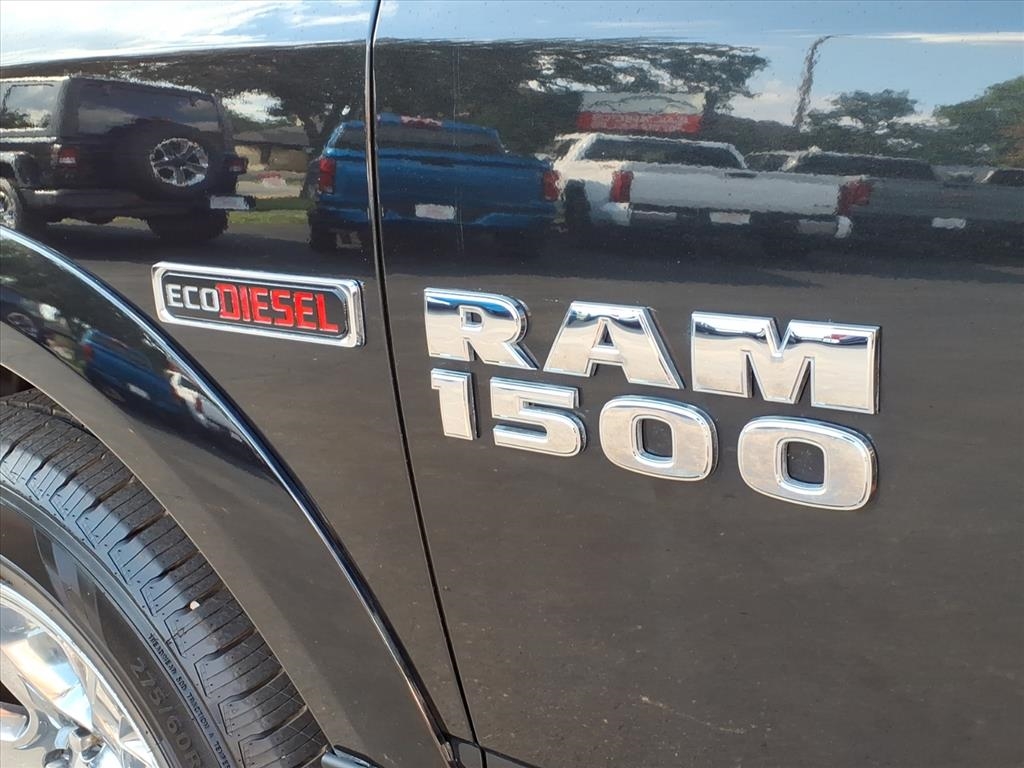 RAM 1500 4WD Crew Cab 149" Laramie 2017 RAM 1500 4WD Crew Cab 149" Laramie 2017