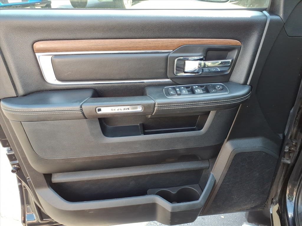 RAM 1500 4WD Crew Cab 149" Laramie 2017 RAM 1500 4WD Crew Cab 149" Laramie 2017