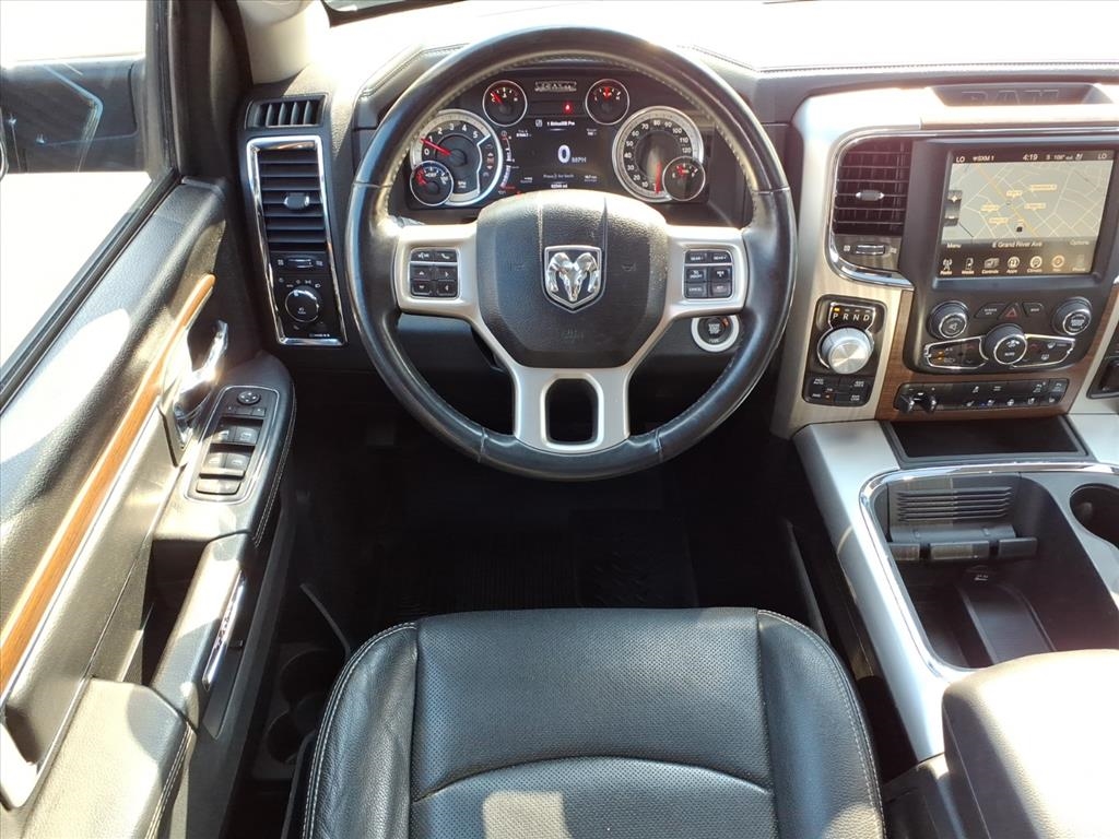 RAM 1500 4WD Crew Cab 149" Laramie 2017 RAM 1500 4WD Crew Cab 149" Laramie 2017