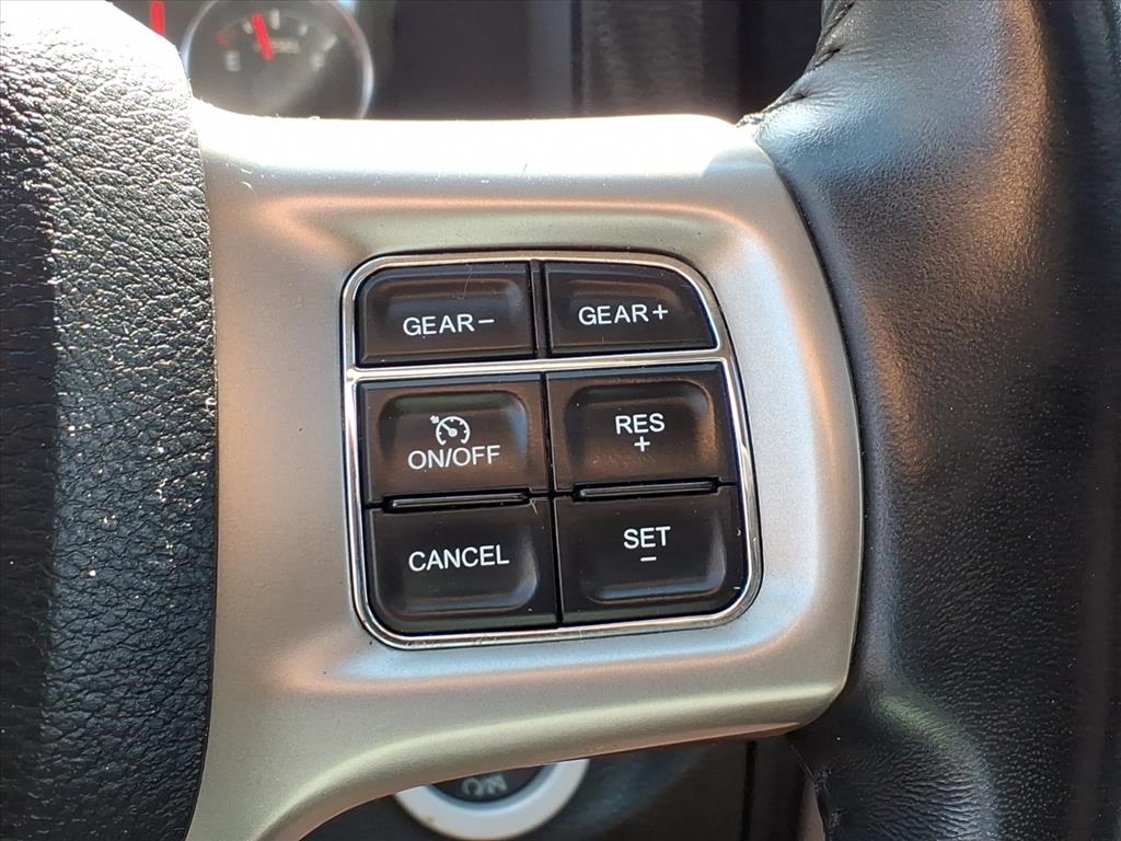 RAM 1500 4WD Crew Cab 149" Laramie 2017