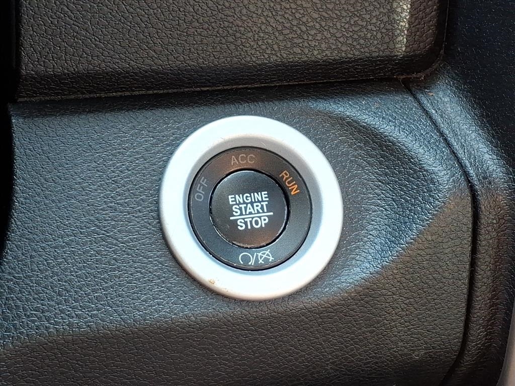 RAM 1500 4WD Crew Cab 149" Laramie 2017